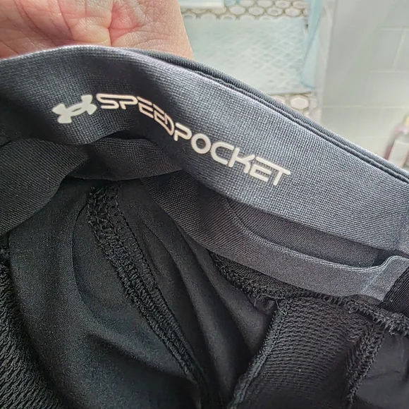Under Armour Running Speed Pocket Shorts Medium - Picture 3 of 3